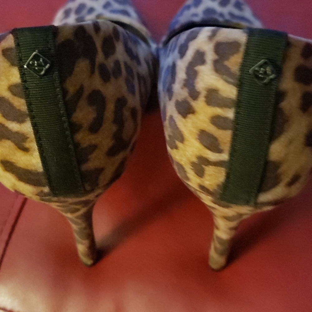 Shoes - Picture 5 of 6